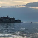 With 4 Bedrooms Сasa de vacaciones Poreč