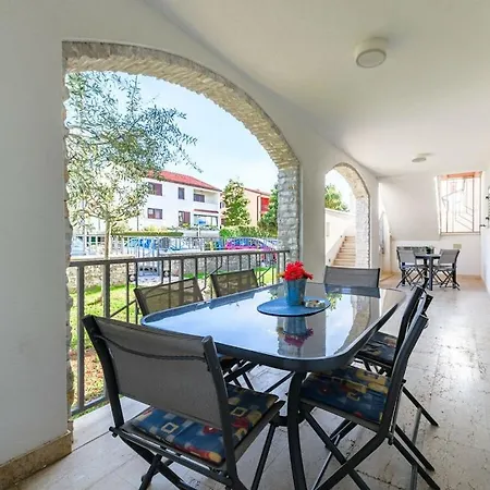 Feriehus With 4 Bedrooms *