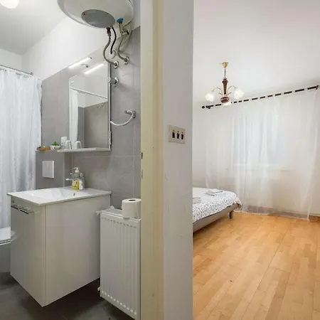 With 4 Bedrooms Nyaraló Poreč