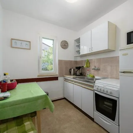 With 4 Bedrooms Nyaraló *