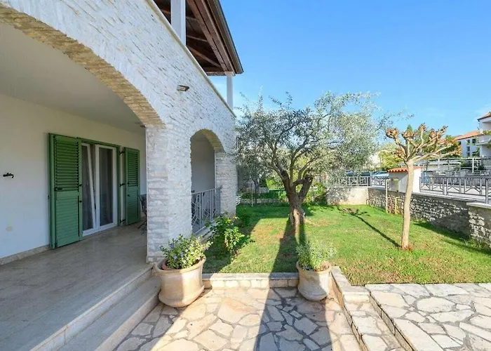 Casa de Férias With 4 Bedrooms Poreč