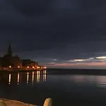 With 4 Bedrooms Dom wakacyjny Poreč