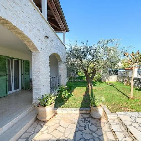 Dom wakacyjny With 4 Bedrooms Poreč