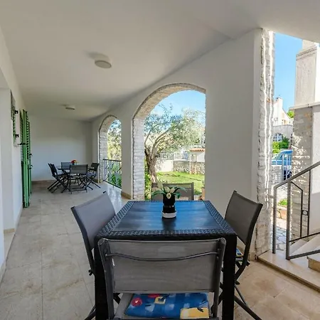 Dom wakacyjny With 4 Bedrooms