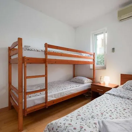 Dom wakacyjny With 4 Bedrooms *